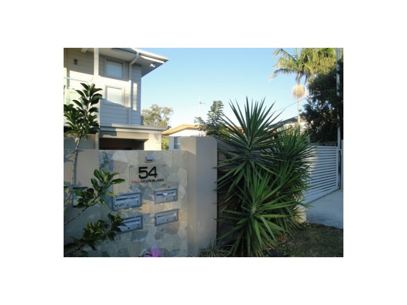 2/54 Blake Street, Southport QLD 4215