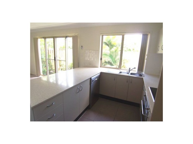 11/32-34 Margaret St, Southport QLD 4215
