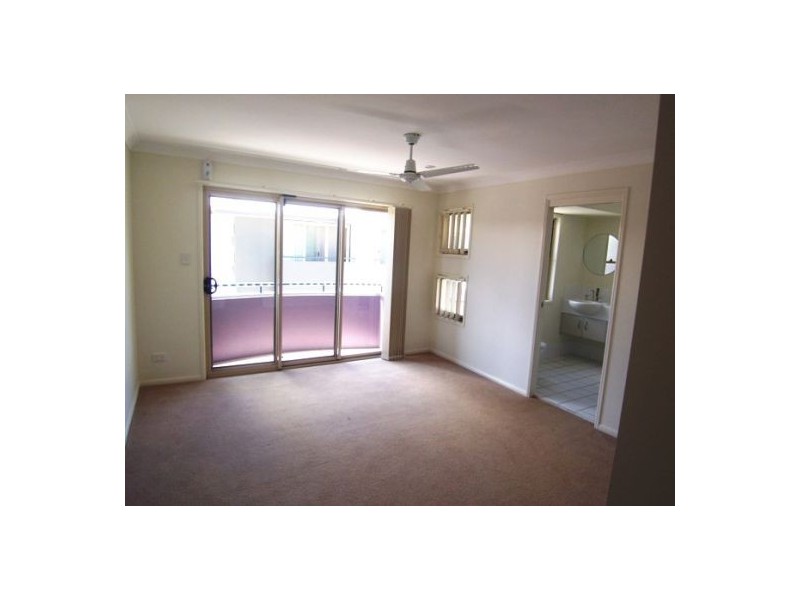 11/32-34 Margaret St, Southport QLD 4215