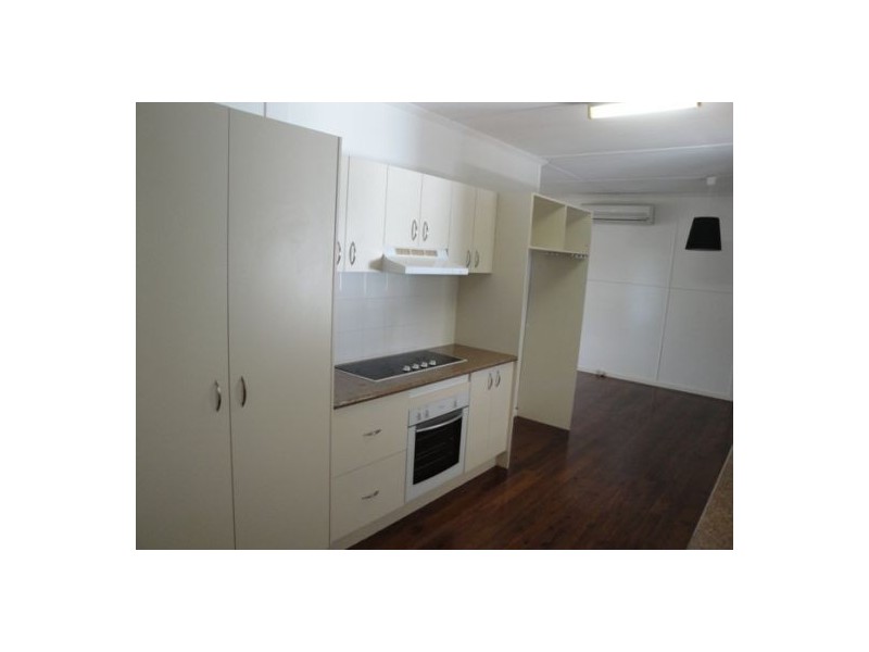 15 Lind Avenue, Southport QLD 4215