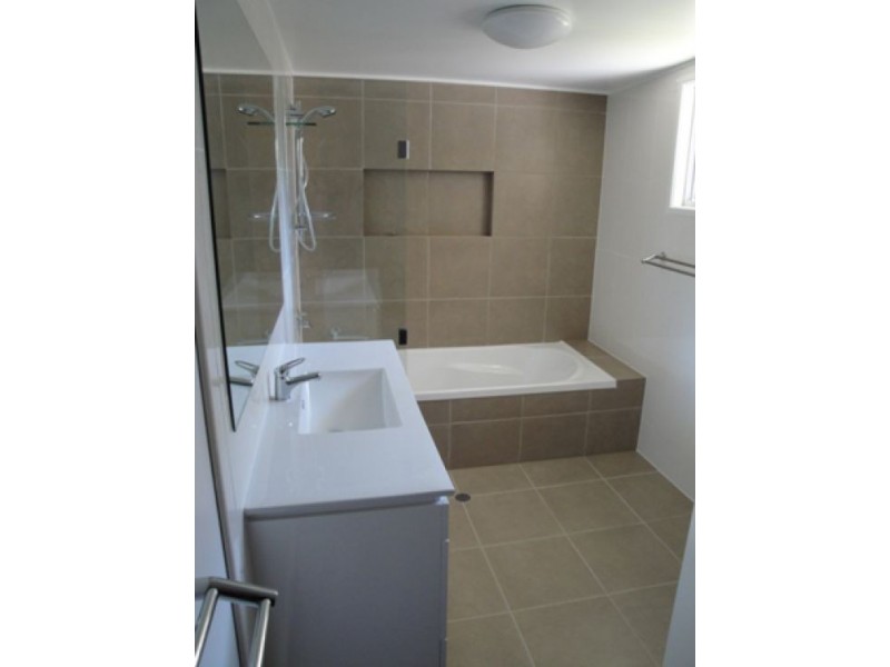 15 Lind Avenue, Southport QLD 4215