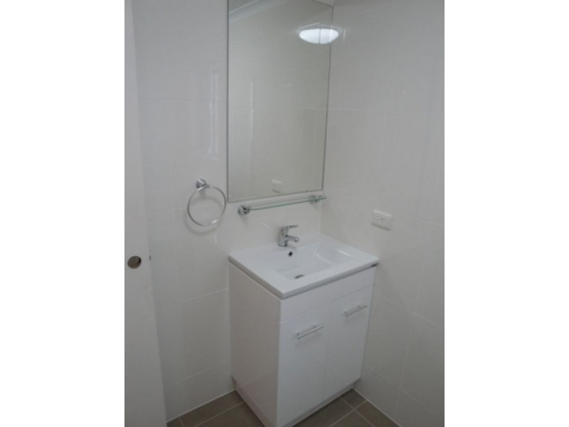 15 Lind Avenue, Southport QLD 4215