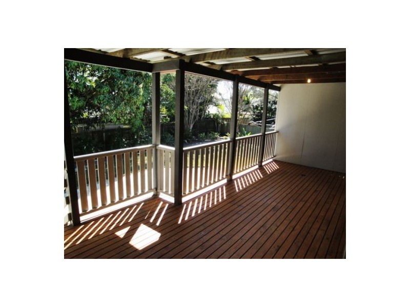 15 Lind Avenue, Southport QLD 4215