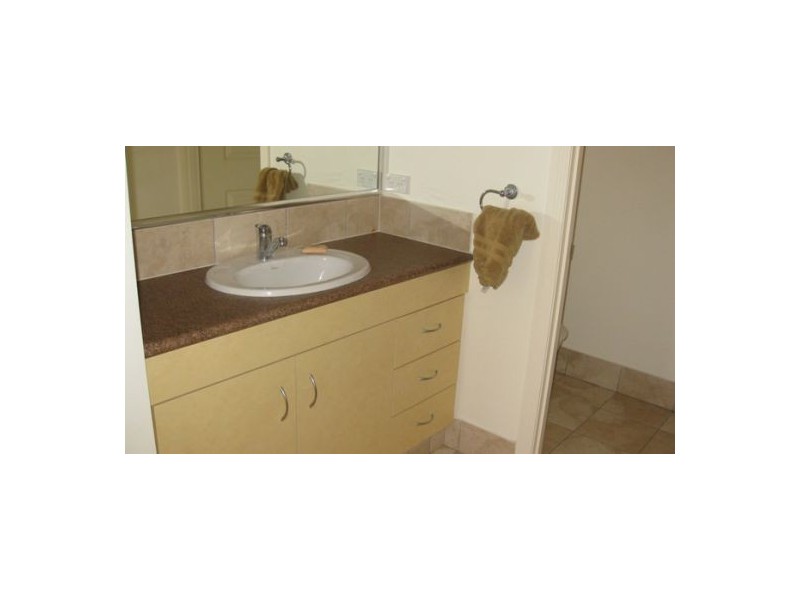 1/15 Wyndham Avenue, Southport QLD 4215