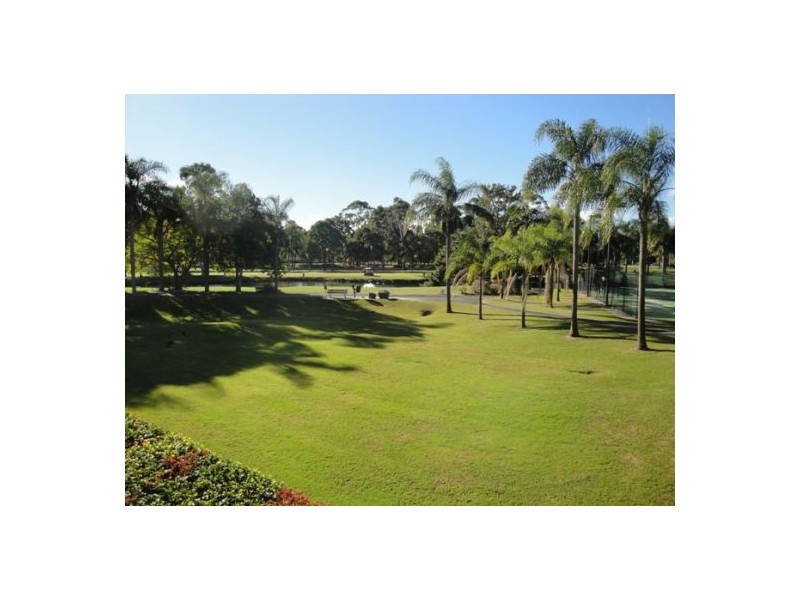 1/11 Fairway Drive, Clear Island Waters QLD 4226