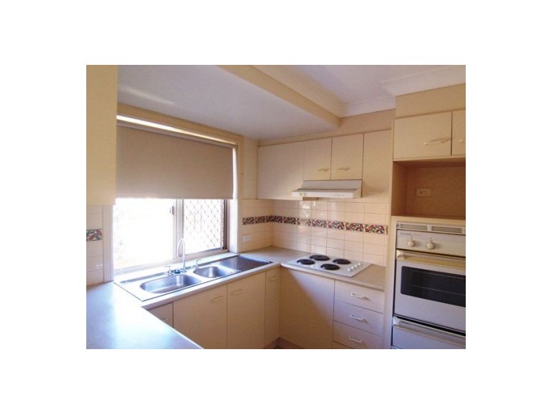 2/152 Frank Street, Labrador QLD 4215