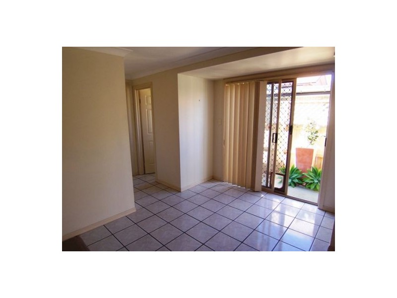 2/152 Frank Street, Labrador QLD 4215