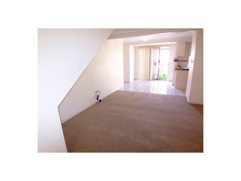 2/152 Frank Street, Labrador QLD 4215