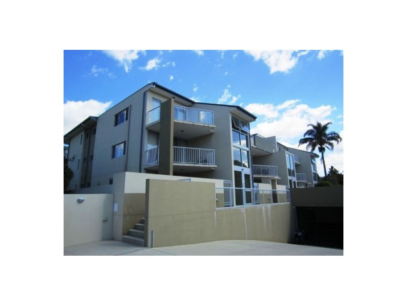 2/8-12 Proud Street, Labrador QLD 4215