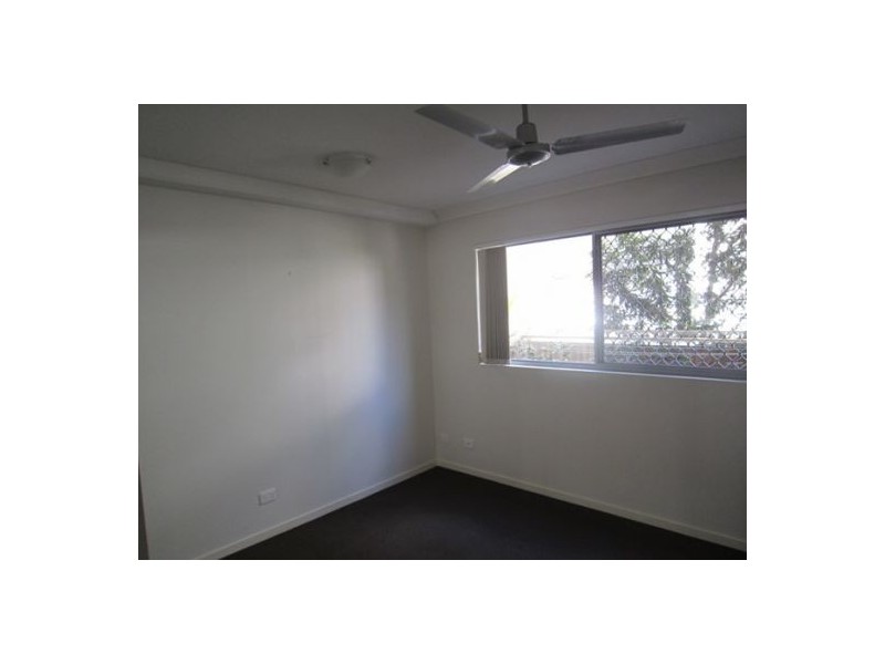 2/8-12 Proud Street, Labrador QLD 4215