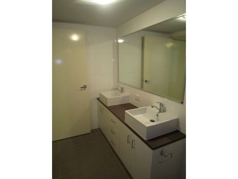 2/8-12 Proud Street, Labrador QLD 4215