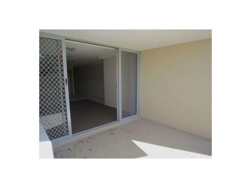 2/8-12 Proud Street, Labrador QLD 4215