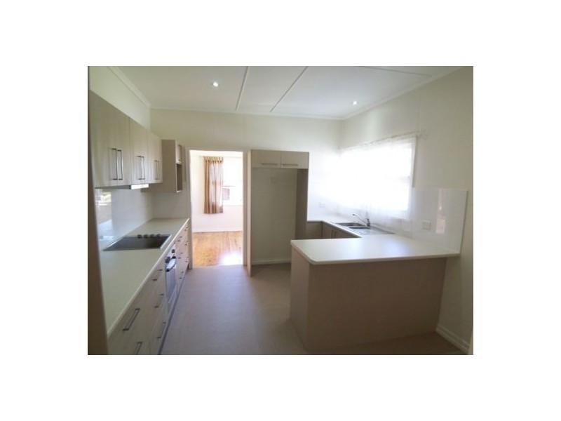 2 Elaine Street, Southport QLD 4215