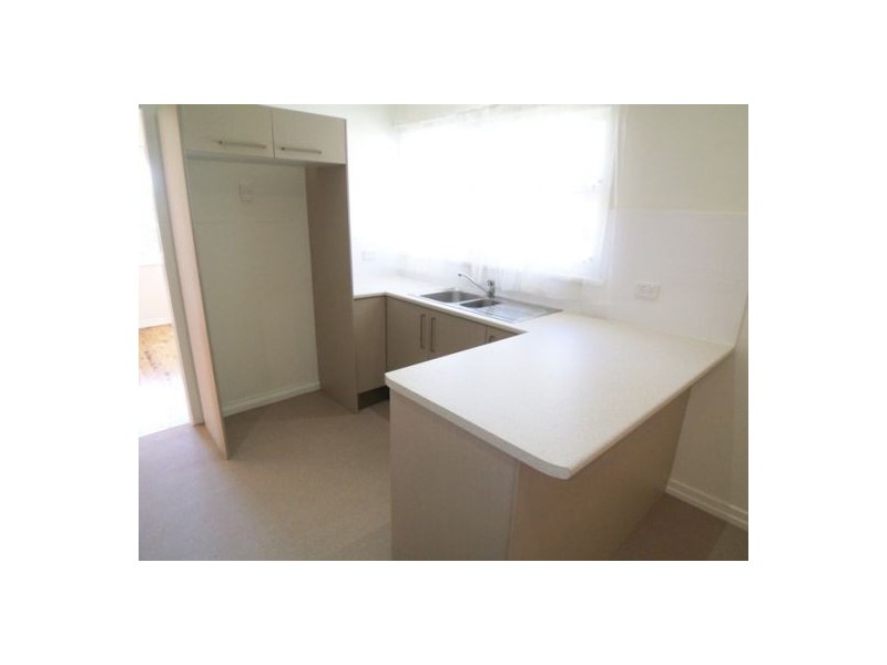 2 Elaine Street, Southport QLD 4215