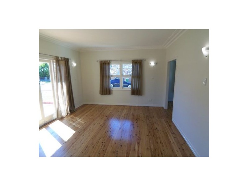 2 Elaine Street, Southport QLD 4215