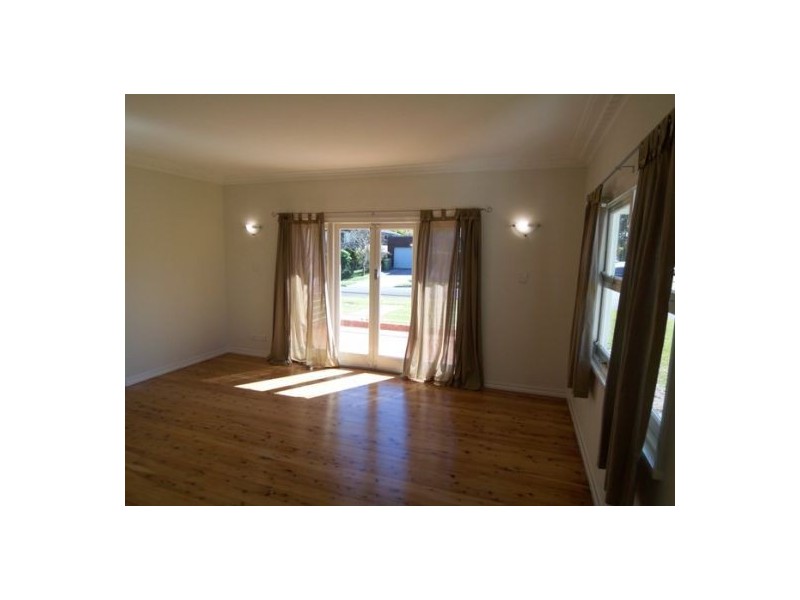 2 Elaine Street, Southport QLD 4215