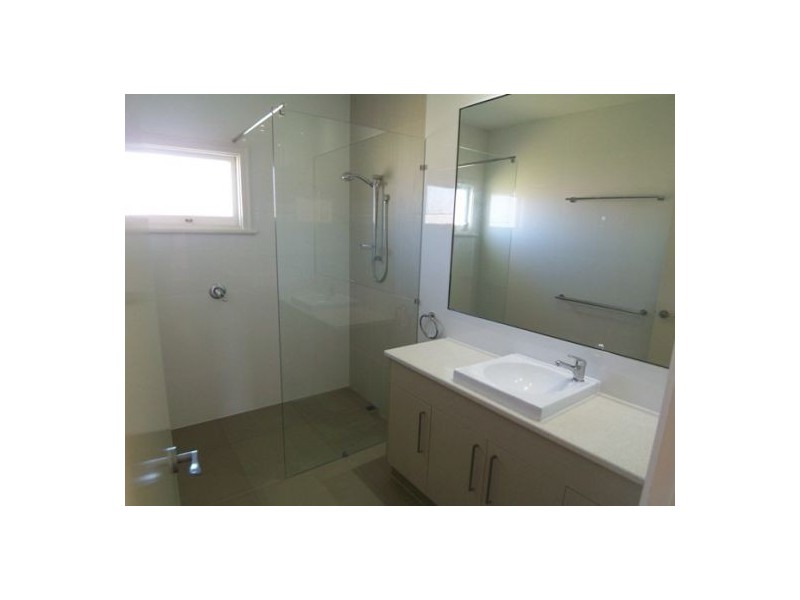 2 Elaine Street, Southport QLD 4215