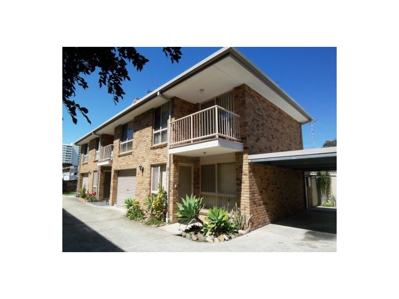 2/152 Frank Street, Labrador QLD 4215