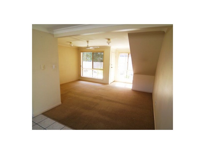 2/152 Frank Street, Labrador QLD 4215