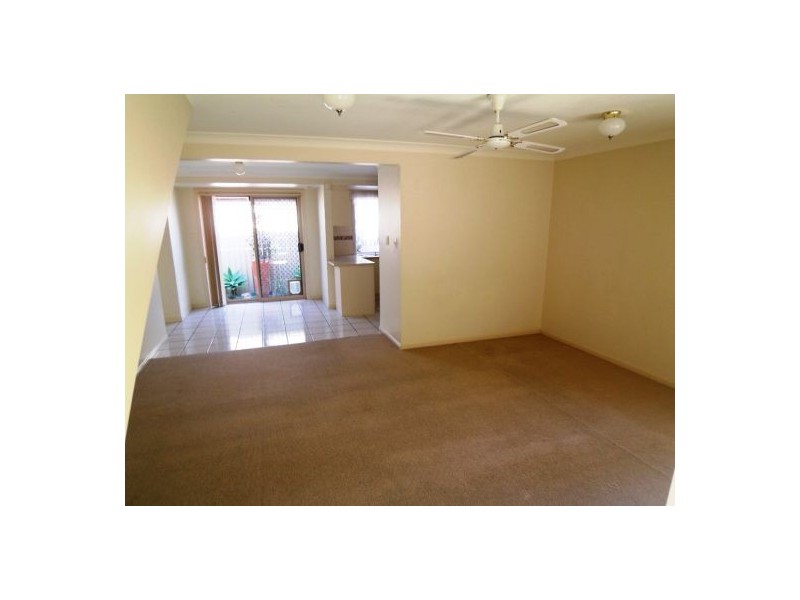 2/152 Frank Street, Labrador QLD 4215