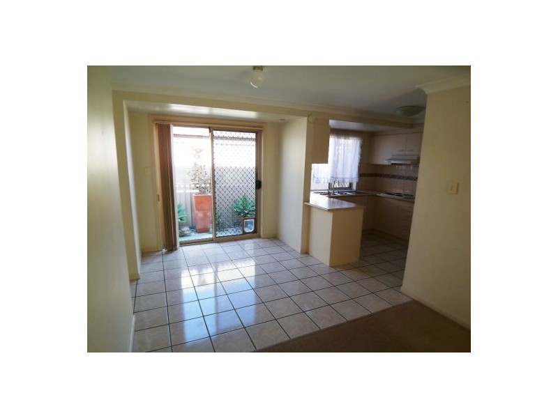 2/152 Frank Street, Labrador QLD 4215