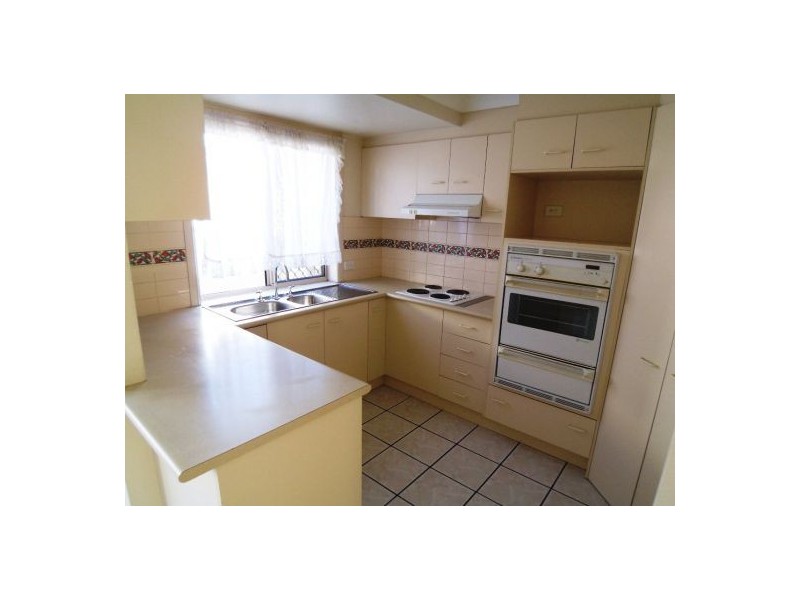 2/152 Frank Street, Labrador QLD 4215