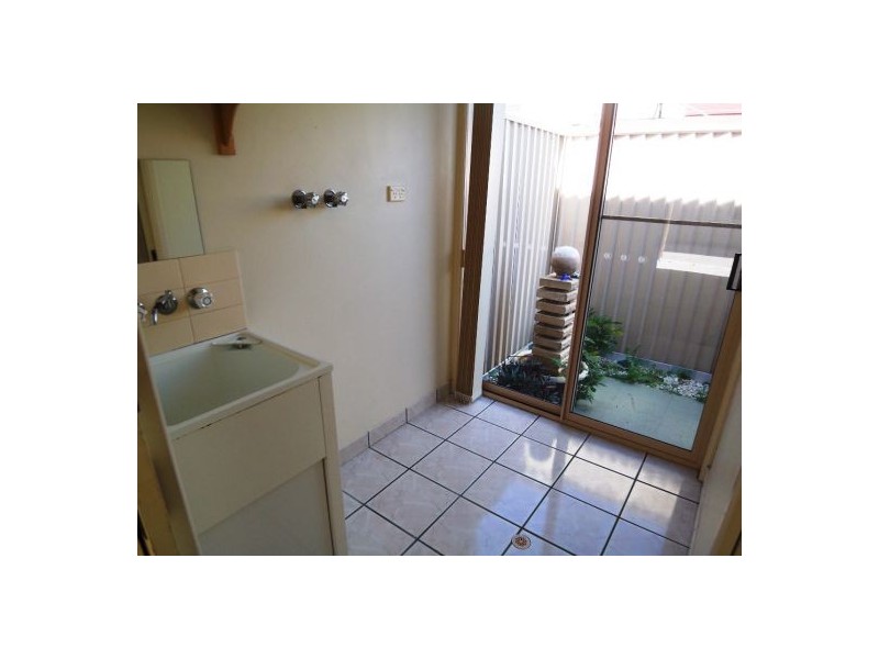 2/152 Frank Street, Labrador QLD 4215