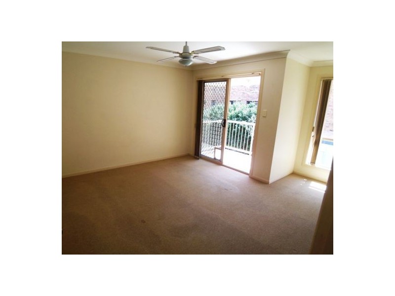 2/152 Frank Street, Labrador QLD 4215