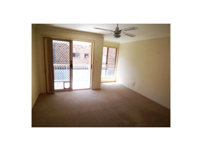 2/152 Frank Street, Labrador QLD 4215