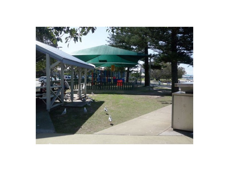 2/152 Frank Street, Labrador QLD 4215