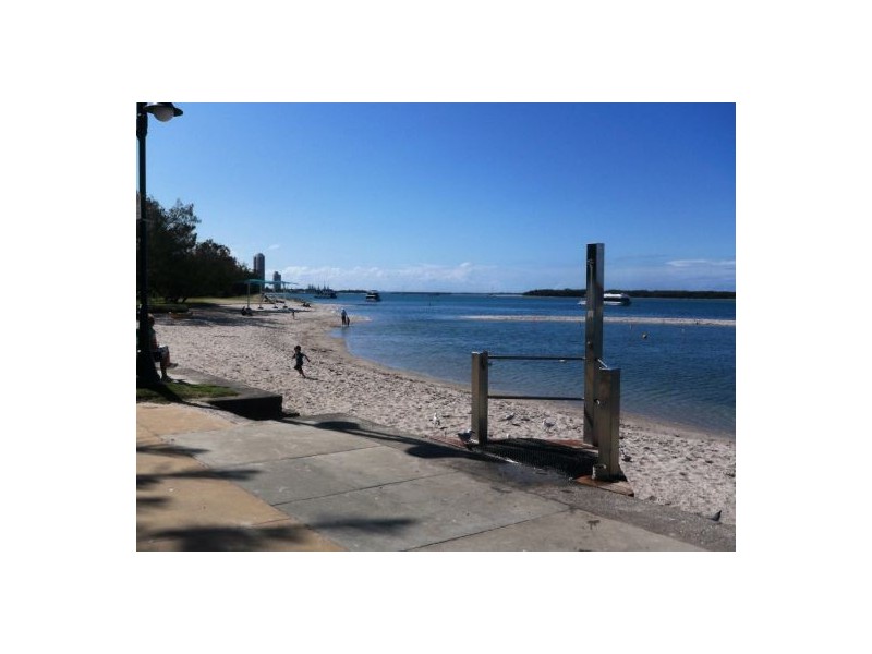 2/152 Frank Street, Labrador QLD 4215