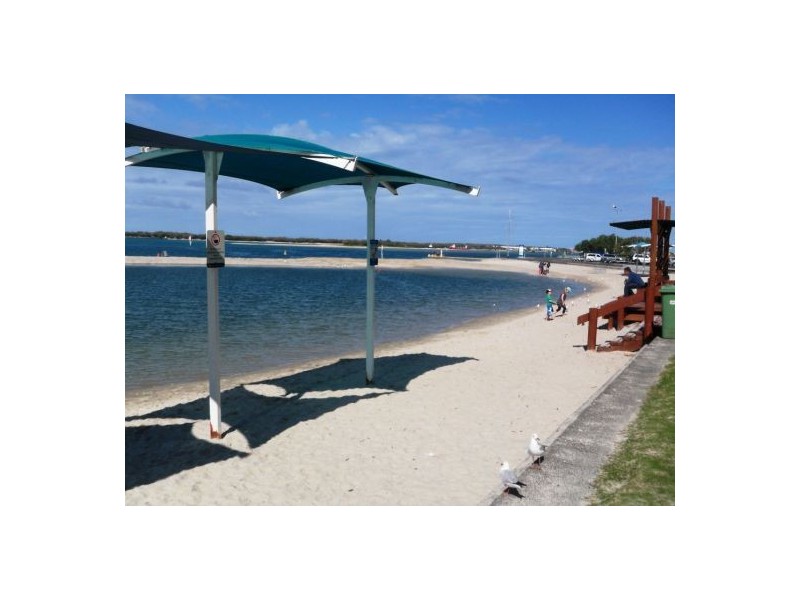 2/152 Frank Street, Labrador QLD 4215