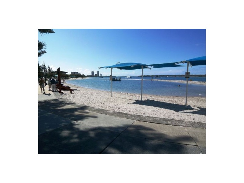 2/152 Frank Street, Labrador QLD 4215