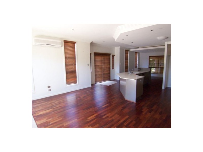 2/11 College Ave, Southport QLD 4215