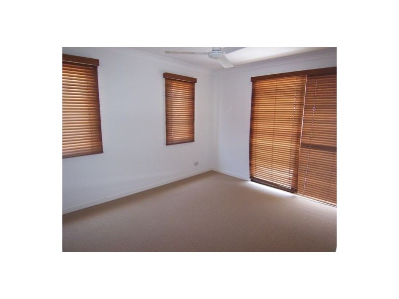 2/11 College Ave, Southport QLD 4215