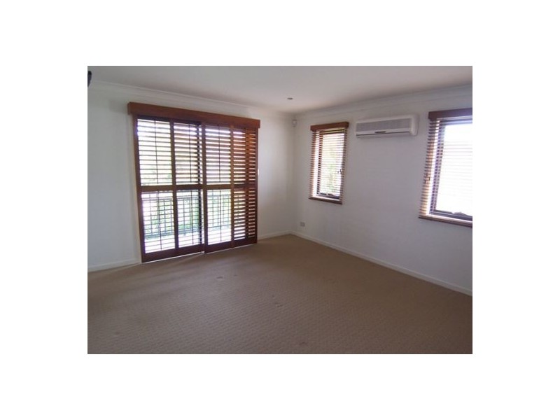 2/11 College Ave, Southport QLD 4215