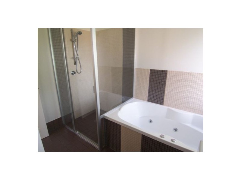 2/11 College Ave, Southport QLD 4215