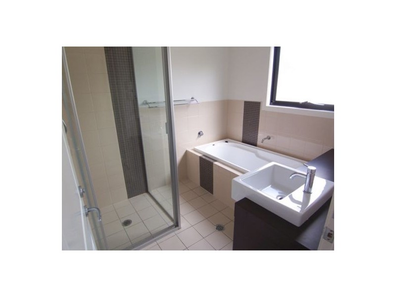 2/11 College Ave, Southport QLD 4215