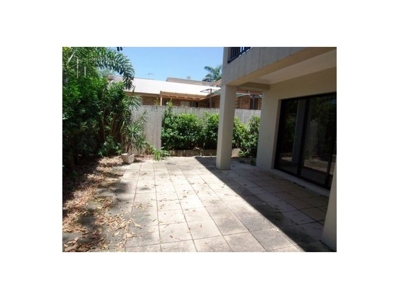 2/11 College Ave, Southport QLD 4215