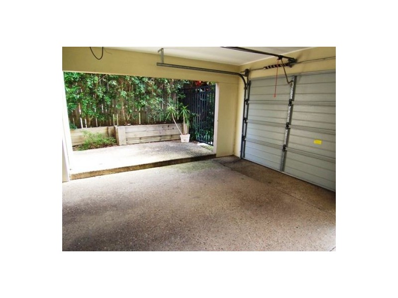 2/11 College Ave, Southport QLD 4215