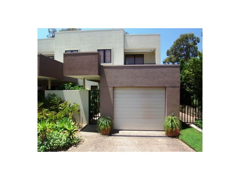 2/11 College Ave, Southport QLD 4215