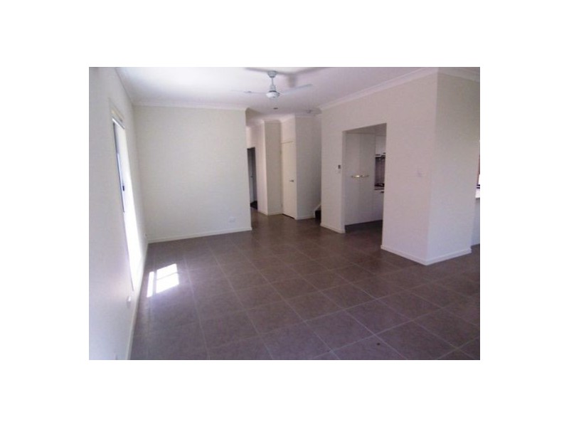 5/16-18 Geoff Wolter Drive West, Molendinar QLD 4214