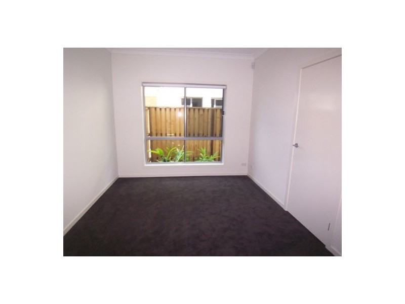 5/16-18 Geoff Wolter Drive West, Molendinar QLD 4214