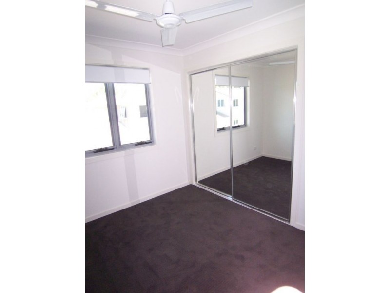 5/16-18 Geoff Wolter Drive West, Molendinar QLD 4214