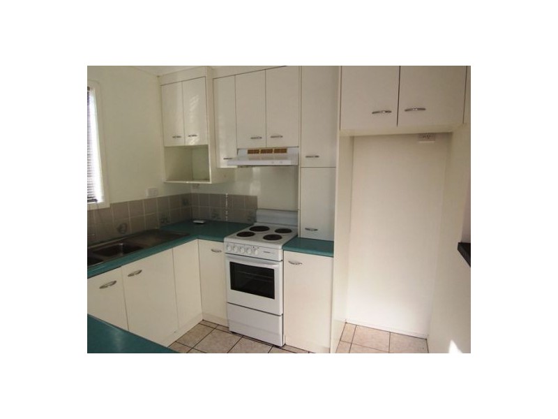 6 Sungold Ave, Southport QLD 4215