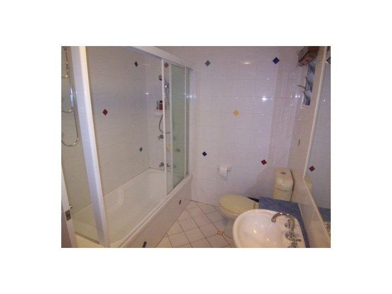 1/14 Ewan Street, Southport QLD 4215