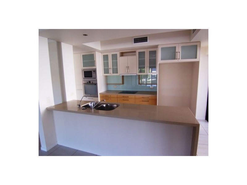 6/36 Oatland Esp., Runaway Bay QLD 4216