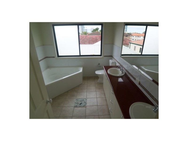 2/33 Meron Street, Southport QLD 4215