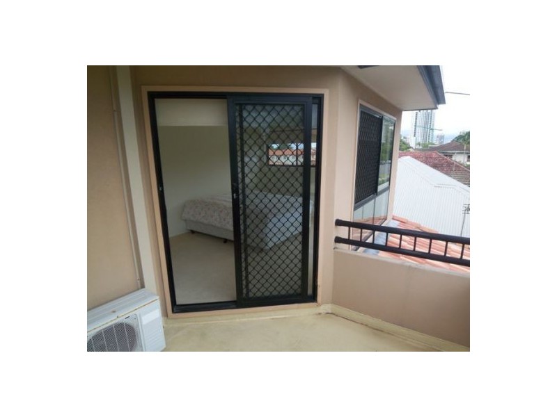 2/33 Meron Street, Southport QLD 4215