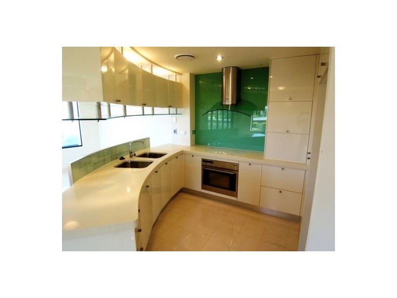 2/5 Canal Ave, Runaway Bay QLD 4216